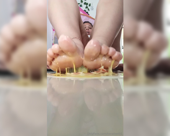 Herafeet91 aka herafeet91 - 07-23-2024 OnlyFans Video - Te dejarías aplastar los huevos por mi