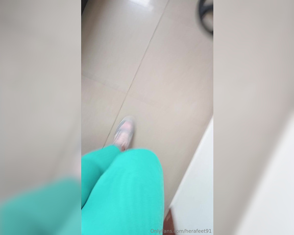 Herafeet91 aka herafeet91 - 09-17-2024 OnlyFans Video - Olores fuertes  una ducha y a descansar