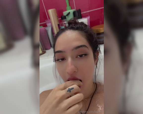 Kaliqueen aka kaliii26 - 10-25-2023 OnlyFans Video - Comiendo rico