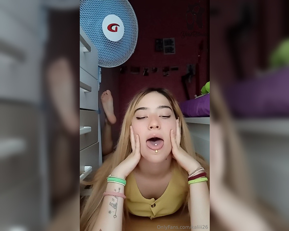 Kaliqueen aka kaliii26 - 04-08-2024 OnlyFans Video - Ángel sacando lengua