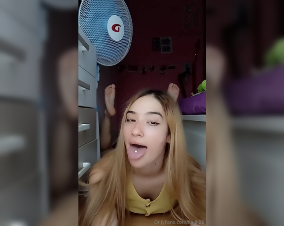 Kaliqueen aka kaliii26 - 04-08-2024 OnlyFans Video - Ángel sacando lengua