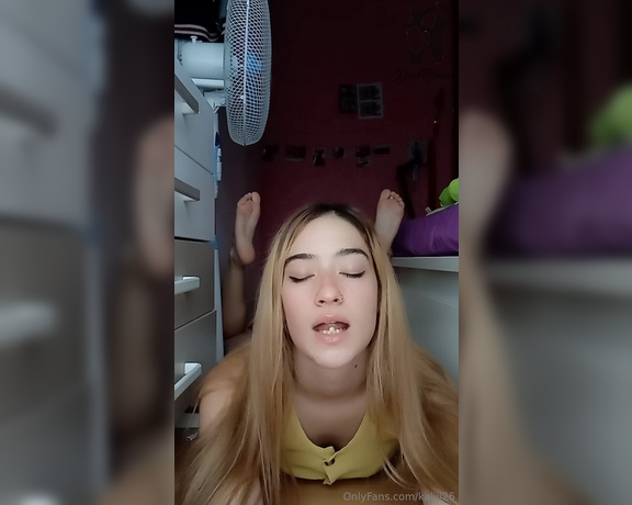 Kaliqueen aka kaliii26 - 04-08-2024 OnlyFans Video - Ángel sacando lengua