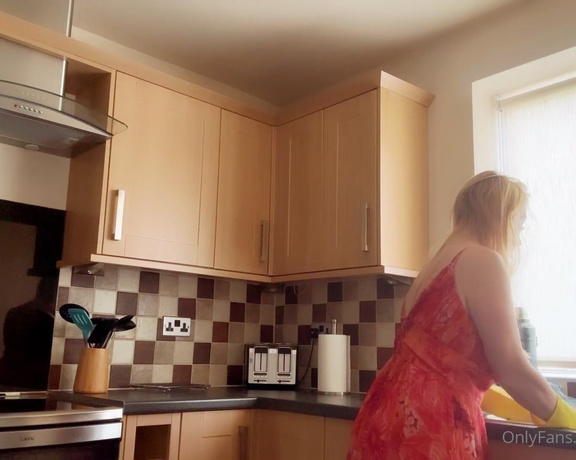 Lucy Gresty aka lucygresty - 07-08-2023 OnlyFans Video - Kitchen tease