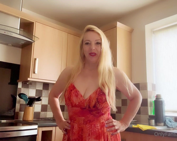 Lucy Gresty aka lucygresty - 07-08-2023 OnlyFans Video - Kitchen tease