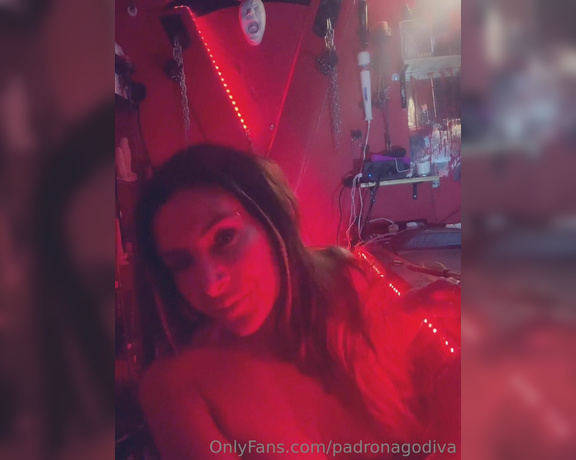 Mistress desideria godiva aka padronagodiva - 03-30-2023 OnlyFans Video - Giochi erotici con l ancella