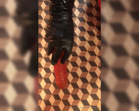 Mistress desideria godiva aka padronagodiva - 11-27-2023 OnlyFans Video - Guanti lucidi