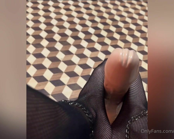 Mistress desideria godiva aka padronagodiva - 05-22-2024 OnlyFans Video - Foot job con un cazzo enorme  Solo x segaioli con il pisellino micro