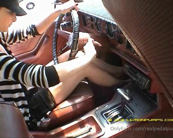 Real Pedal Pumping aka realpedalpumping - 08-26-2022 OnlyFans Video - Part 4 _ German blonde hottie in 84 Mustang LX See her GPFJ