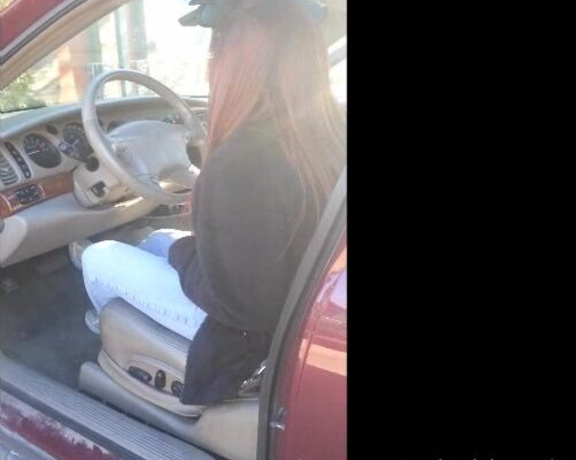 Real Pedal Pumping aka realpedalpumping - 08-30-2022 OnlyFans Video - Her grandmas car has some major mechanical issues_j9ax