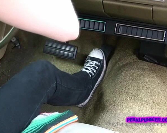 Real Pedal Pumping aka realpedalpumping - 09-01-2022 OnlyFans Video - Hot Ukrainian girl pumps and revs the Plymouth Scamp