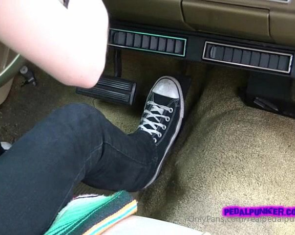 Real Pedal Pumping aka realpedalpumping - 09-01-2022 OnlyFans Video - Hot Ukrainian girl pumps and revs the Plymouth Scamp