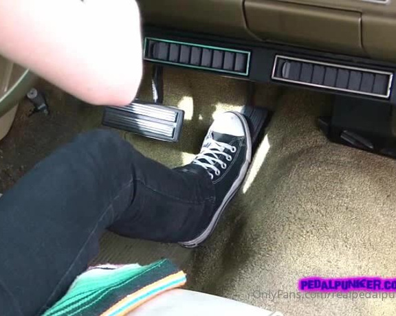 Real Pedal Pumping aka realpedalpumping - 09-01-2022 OnlyFans Video - Hot Ukrainian girl pumps and revs the Plymouth Scamp