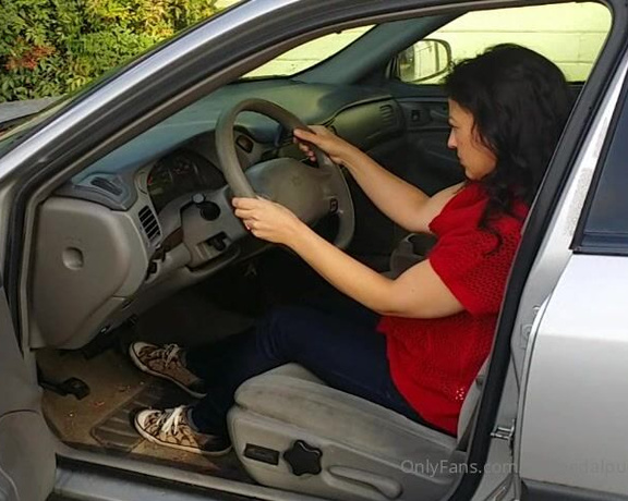 Real Pedal Pumping aka realpedalpumping - 09-01-2022 OnlyFans Video - Pretty Latina with real car trouble hard revs her sick engine