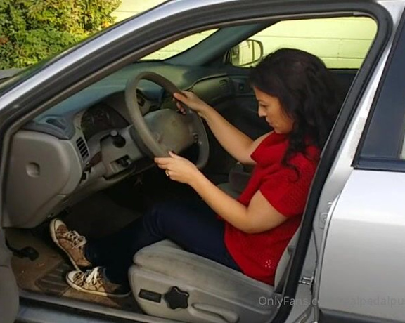 Real Pedal Pumping aka realpedalpumping - 09-01-2022 OnlyFans Video - Pretty Latina with real car trouble hard revs her sick engine