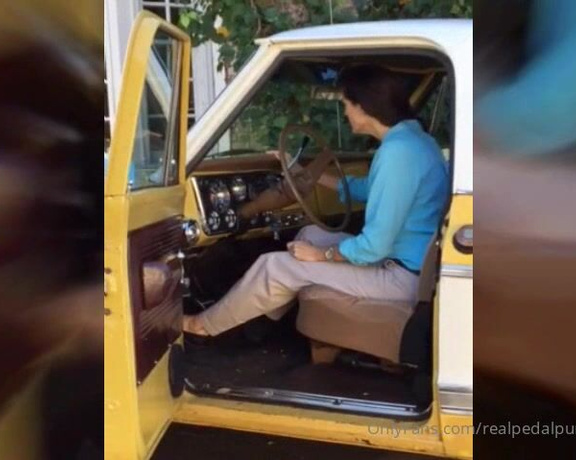 Real Pedal Pumping aka realpedalpumping - 09-15-2022 OnlyFans Video - This country gal shows us a real cold start of her 71 Chevy pickup