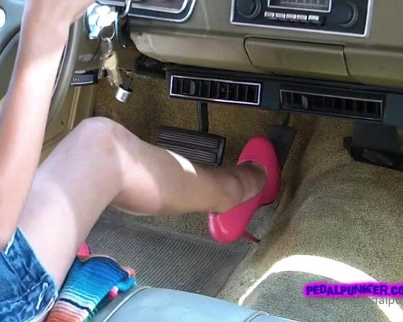 Real Pedal Pumping aka realpedalpumping - 10-13-2022 OnlyFans Video - Absolutely adorable, long legged 19 year old girl who proves to be a real pedal pumper