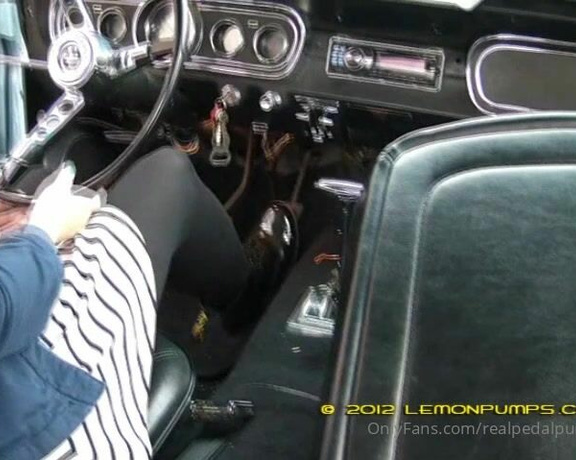 Real Pedal Pumping aka realpedalpumping - 11-30-2022 OnlyFans Video - Everyone loves a classic Mustang, that includes hot girls