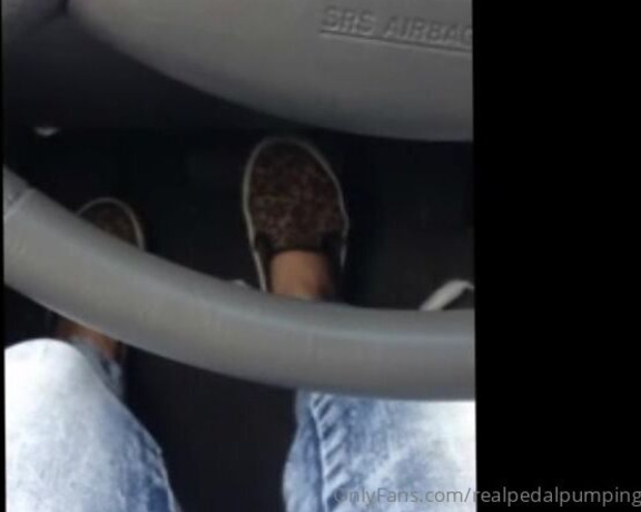 Real Pedal Pumping aka realpedalpumping - 09-29-2023 OnlyFans Video - Part 2 Old cell phone footage of real girls in their own cars