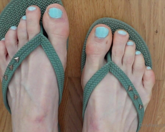 Taija Berryhill aka taijaberryhill - 03-21-2023 OnlyFans Video - To Flipflop lovers Sorry for my messy nails