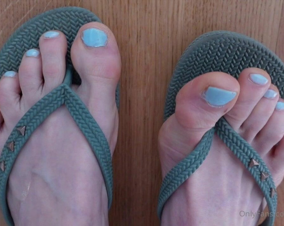 Taija Berryhill aka taijaberryhill - 03-21-2023 OnlyFans Video - To Flipflop lovers Sorry for my messy nails