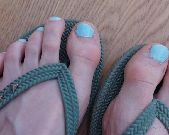 Taija Berryhill aka taijaberryhill - 03-21-2023 OnlyFans Video - To Flipflop lovers Sorry for my messy nails