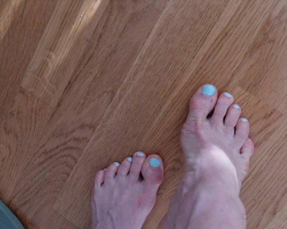 Taija Berryhill aka taijaberryhill - 03-21-2023 OnlyFans Video - To Flipflop lovers Sorry for my messy nails