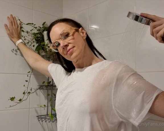 Taija Berryhill aka taijaberryhill - 01-10-2024 OnlyFans Video - It is so cold in Finland, that we go to the shower with our clothes on