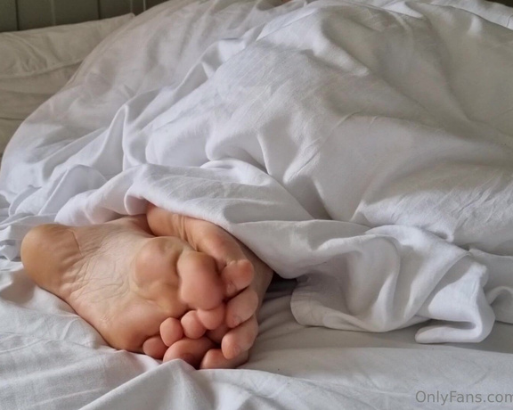 Taija Berryhill aka taijaberryhill - 08-28-2023 OnlyFans Video - Innocent toes and soles