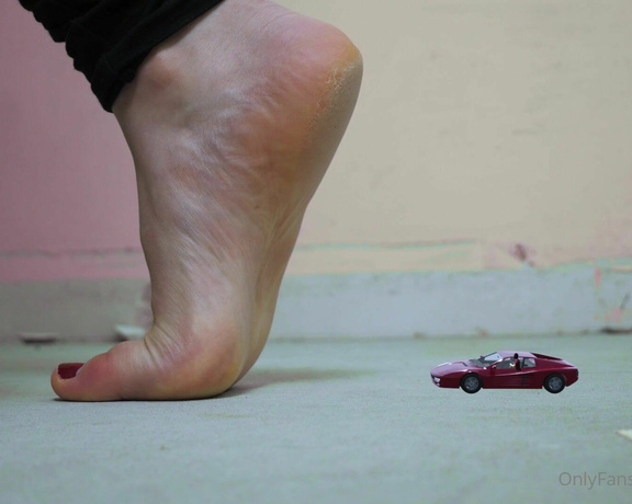 Giantess Ella aka giantessella - 04-02-2022 OnlyFans Video - I really enjoy crushing cars with my feet  My next video will be some more