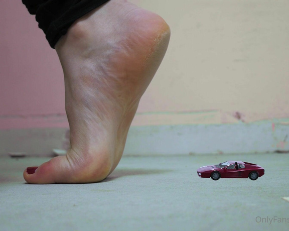 Giantess Ella aka giantessella - 04-02-2022 OnlyFans Video - I really enjoy crushing cars with my feet  My next video will be some more