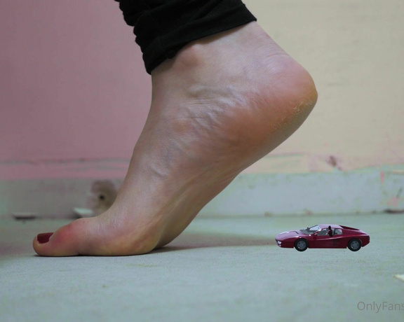 Giantess Ella aka giantessella - 04-02-2022 OnlyFans Video - I really enjoy crushing cars with my feet  My next video will be some more