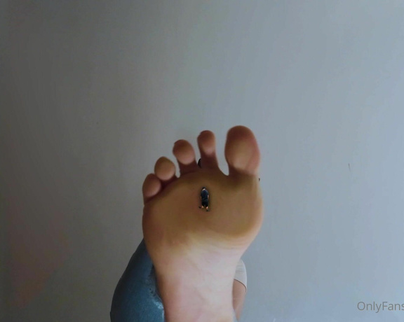 Giantess Ella aka giantessella - 08-07-2022 OnlyFans Video - Story of the video My lil step bro is soo cute but also really annoying