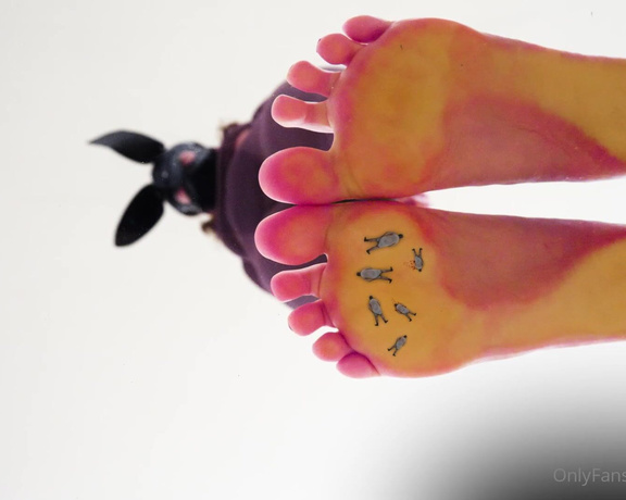 Giantess Ella aka giantessella - 11-09-2022 OnlyFans Video - It was soo much fun draining my lucky slaves under my barefoot They did a really