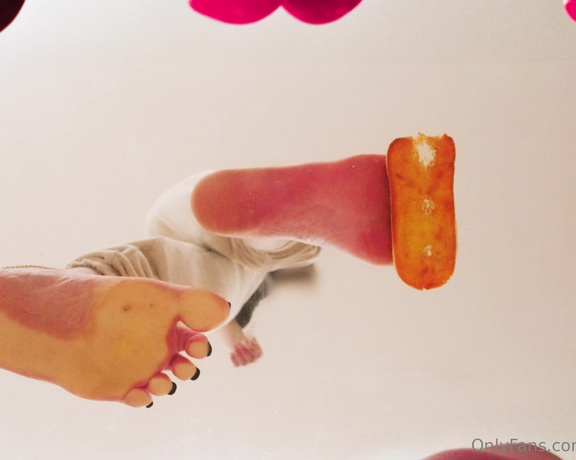 Giantess Ella aka giantessella - 10-23-2023 OnlyFans Video - Dinner is served  1 Like  1 Bite