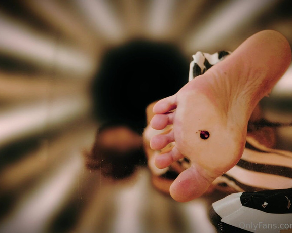 Giantess Ella aka giantessella - 03-14-2024 OnlyFans Video - The way he squirmed under my barefoot is just unbelievable