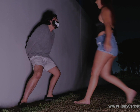 Beasty Ballbusting aka beastybusted - 06-26-2023 OnlyFans Video - Val started to find her B B rhythm during our night at the park