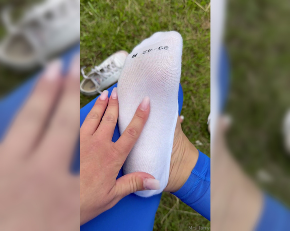 Mrs Larry aka mrs_larry - 06-17-2024 OnlyFans Video - Verschwitztes socken Update nach meiner Fahrradtour  Sweaty socks update after my bike ride