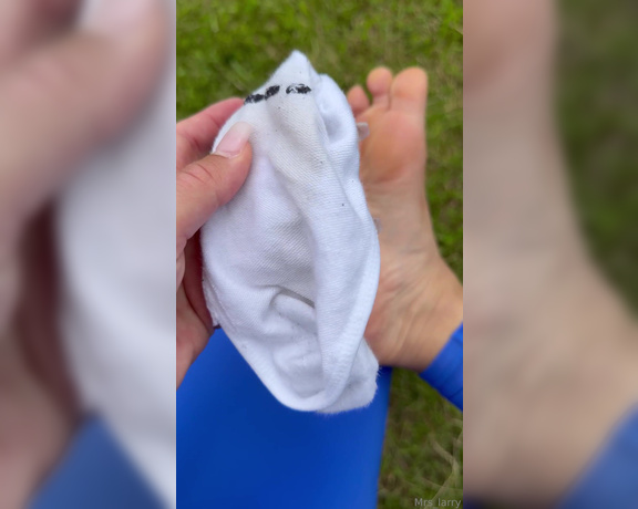 Mrs Larry aka mrs_larry - 06-17-2024 OnlyFans Video - Verschwitztes socken Update nach meiner Fahrradtour  Sweaty socks update after my bike ride