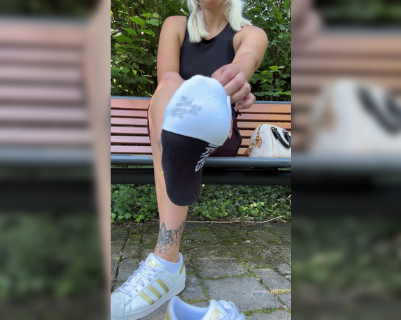 Mrs Larry aka mrs_larry - 07-10-2024 OnlyFans Video - Du willst eine Stop And Go wichsanleitung in der Öffentlichkeit Dann hier hast du sie