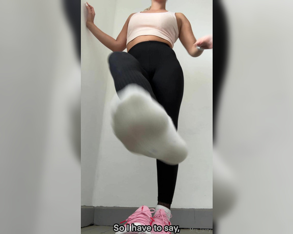 Mrs Larry aka mrs_larry - 10-11-2024 OnlyFans Video - Du bist mit deiner Freundin im Gym, doch deine Blick waren nur auf mich gerichtet und