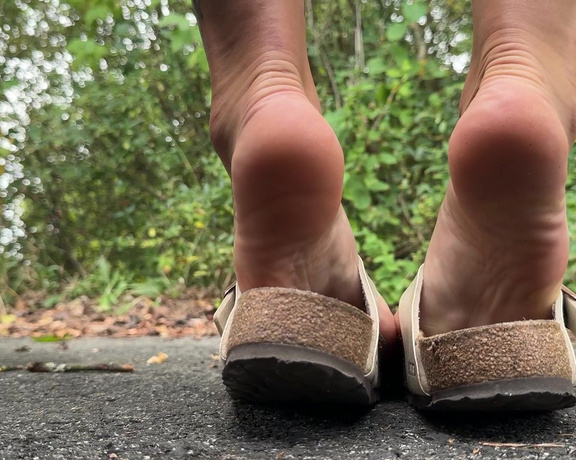 Mrs Larry aka mrs_larry - 07-27-2024 OnlyFans Video - Birkenstock Show