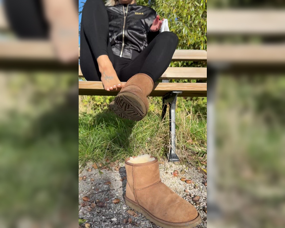 Mrs Larry aka mrs_larry - 10-17-2024 OnlyFans Video - Outdoor, UGG Boots in Aktion, Dirty white socks And acorns Play With my feet