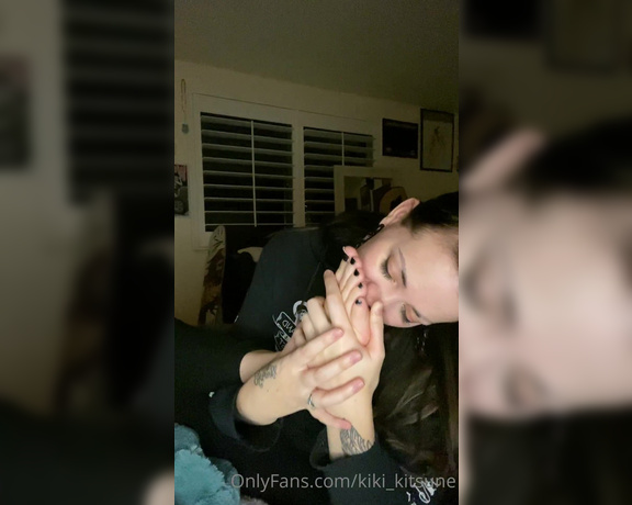 KIki Kitsune aka kiki_kitsune - 01-23-2021 OnlyFans Video - Custom I did Awhile ago Worshiping my Smelly feet, while I tell You how to jerk