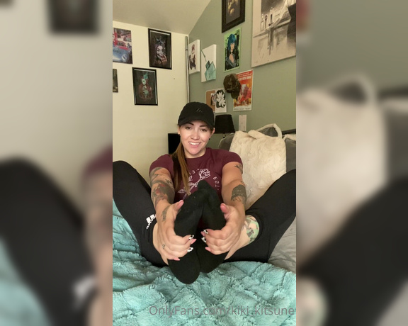 KIki Kitsune aka kiki_kitsune - 09-01-2021 OnlyFans Video - Smelly sock tease video