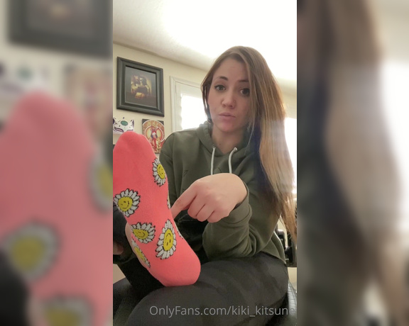 KIki Kitsune aka kiki_kitsune - 03-25-2022 OnlyFans Video - I let You know just how Unworthy you are of my feet, while letting you rub