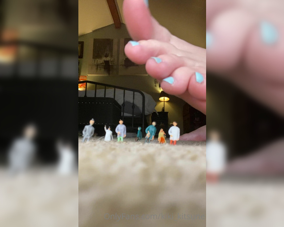 KIki Kitsune aka kiki_kitsune - 05-15-2022 OnlyFans Video - Giantess, letting these little men know how worthless and disposable they are