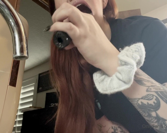 KIki Kitsune aka kiki_kitsune - 01-18-2023 OnlyFans Video - Ive had a huge influx of requests for tooth brush content So I figured Id post