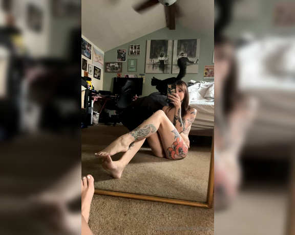 KIki Kitsune aka kiki_kitsune - 01-17-2024 OnlyFans Video - Between this garbage weather, wisdom teeth removal and tax season, its been a busy start to