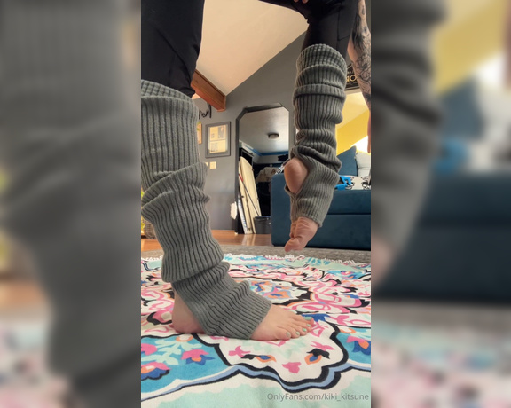 KIki Kitsune aka kiki_kitsune - 02-02-2024 OnlyFans Video - Just a little stretching before I go skating