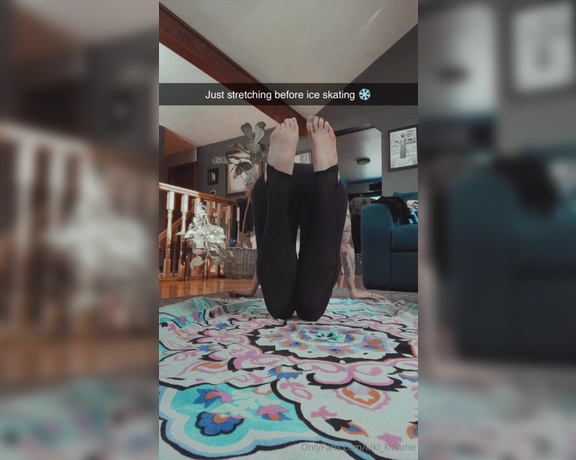 KIki Kitsune aka kiki_kitsune - 02-02-2024 OnlyFans Video - Just a little stretching before I go skating